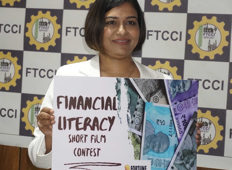 DR MANI PAVITRA CO FOUNDER OF FORTUNE ACADEMY SEEN UNVEILING AN INITIATIVE SHORT FILM CONTEST ON FINANCIAL LITERACY TO SPREAD AWARENESS ABOUT FINANCIAL EDUCATION 06