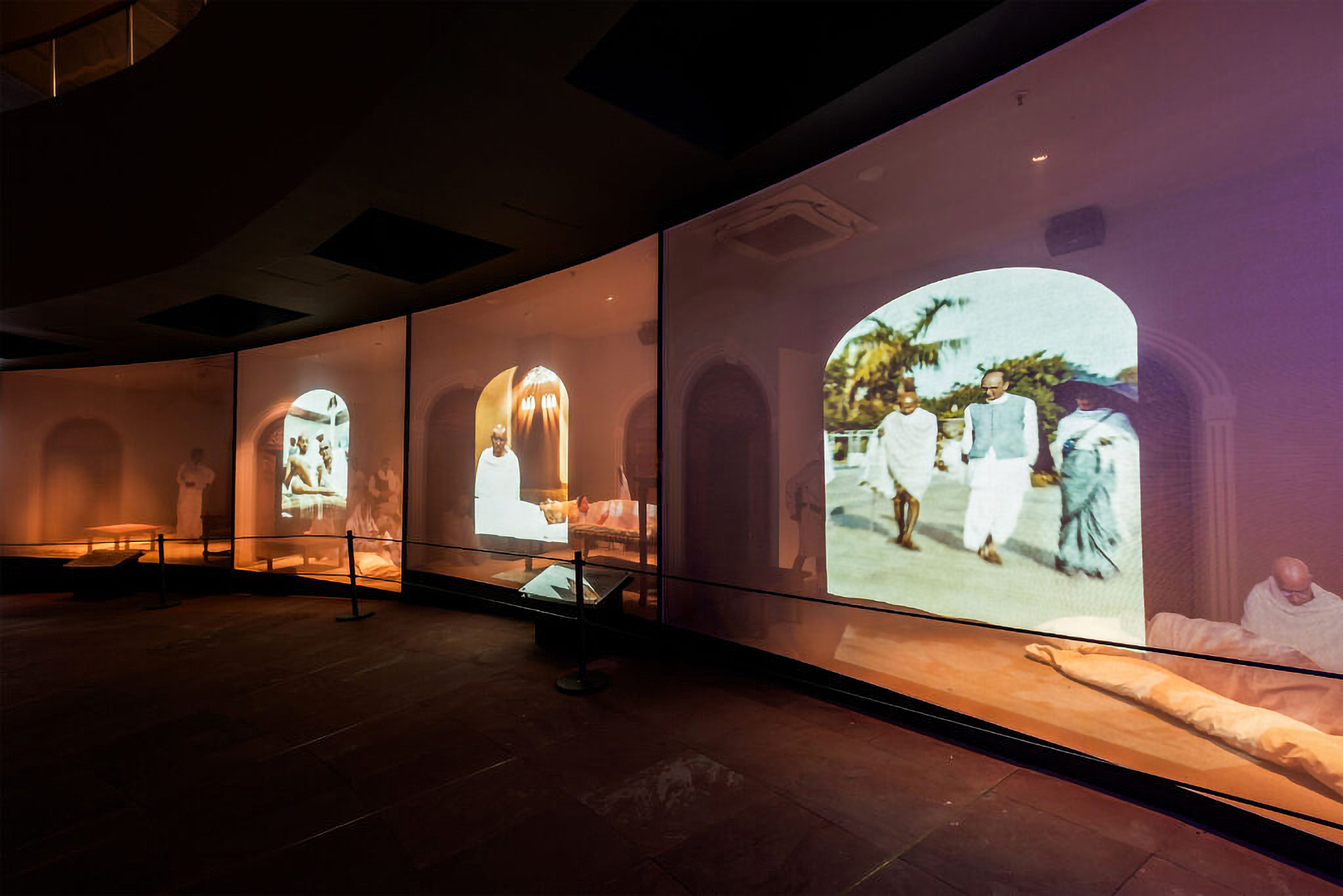 BTM_translucent screen projections